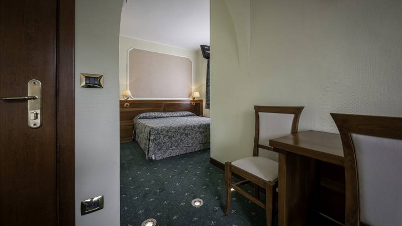 Hotel-Elena-Saint-Vincent-2020-chambre-triple-I4A3495
